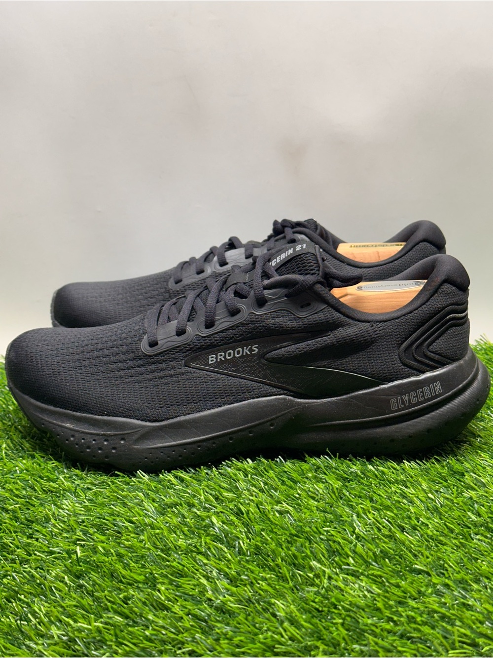 Brooks Glycerin  Women Size 11 Medium B Black Shoes